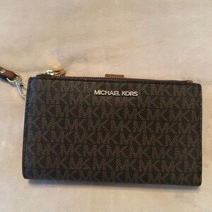 Michael Kors Adele Logo Smartphone Wallet